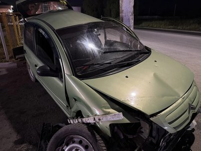 ⚡В Новочеркасске на Харьковском шоссе Citroën врезался в столб: пострадали четыре человека
