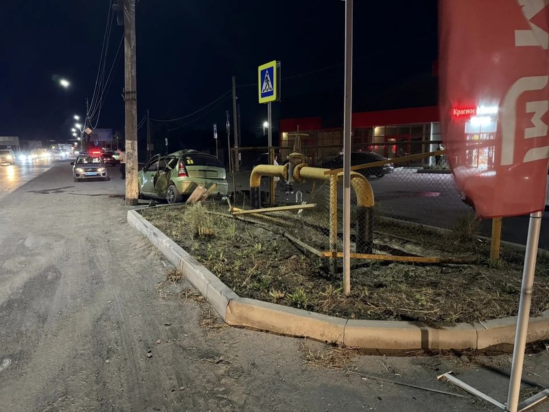 ⚡В Новочеркасске на Харьковском шоссе Citroën врезался в столб: пострадали четыре человека