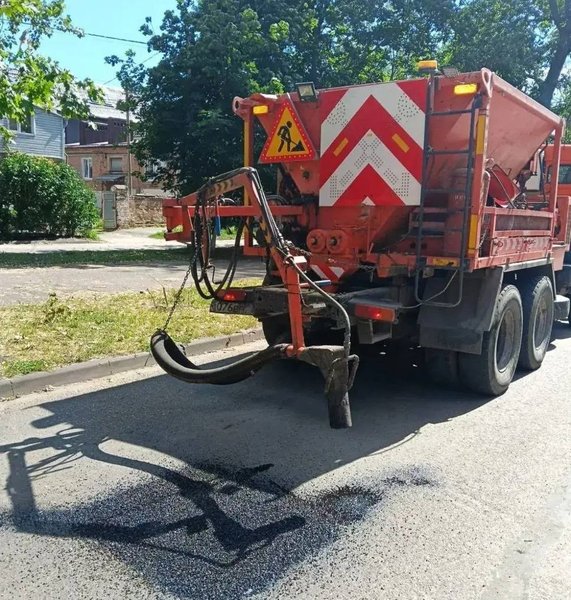 В Новочеркасске продолжается ремонт дорожной сети