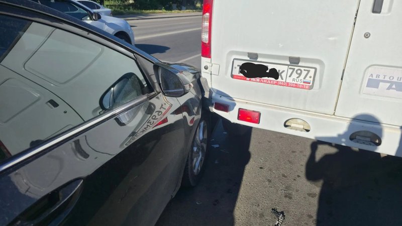 Водитель автомобиля Тойота на Баклановском влетела в хвост очереди за бензином