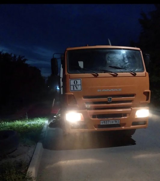 Техника МБУ НСЭ пытается убирать город в меру возможностей и в рамках выделенных денег