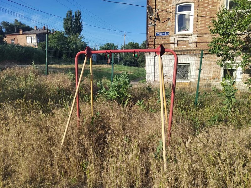 Вот так сегодня выглядит детская площадка на ул