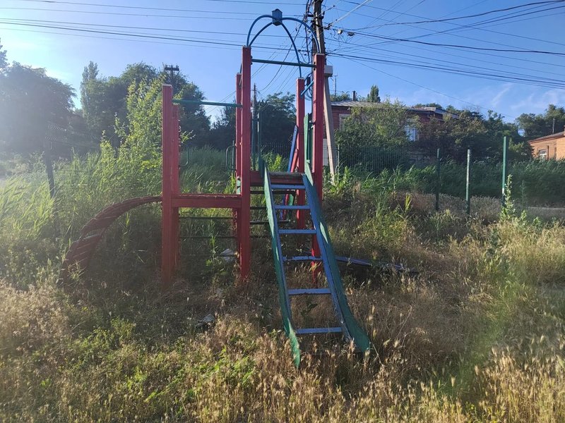 Вот так сегодня выглядит детская площадка на ул